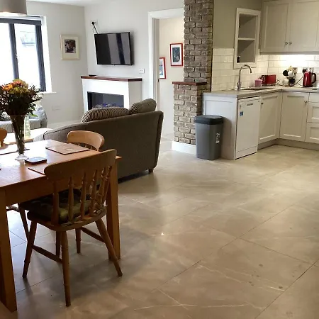 Retreats Harbour Lights Apartment Roundstone