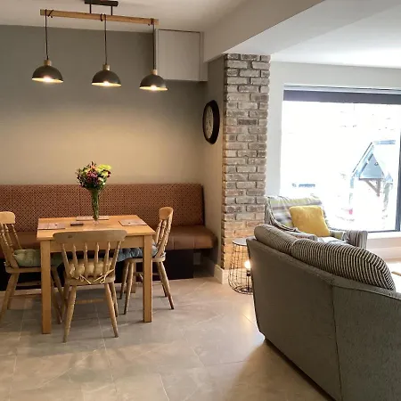 Apartment Retreats Harbour Lights *