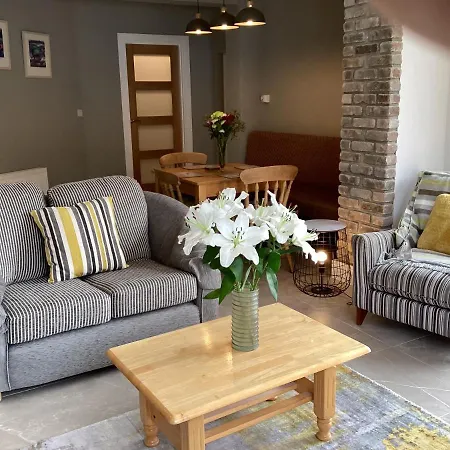 Retreats Harbour Lights Apartment Roundstone
