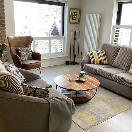 Retreats Harbour Lights Apartment Roundstone